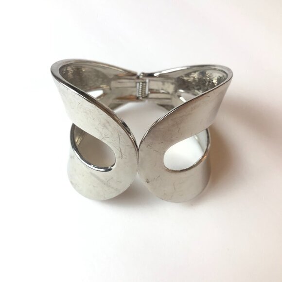 Figure Eight Hinge Cuff Silver - Picture 1 of 8